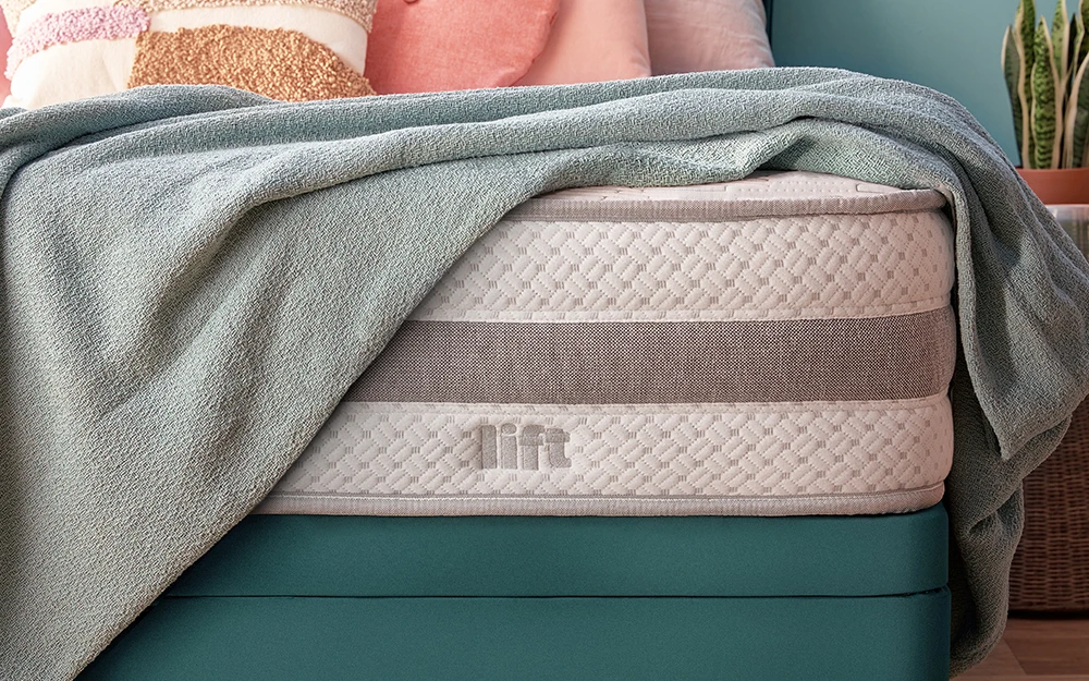 Silentnight Lift Replenish 2000 Pocket Medium-Soft Mattress, Superking 10 Silentnight Lift Replenish 2000 Pocket Medium-Soft Mattress, Superking - Image 8